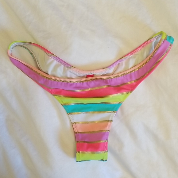 Victoria's Secret Bikini - Picture 4 of 6